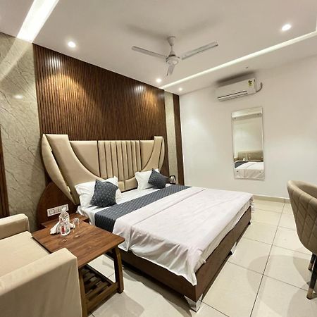 Hotel Platinum Inn Ludhiana Esterno foto