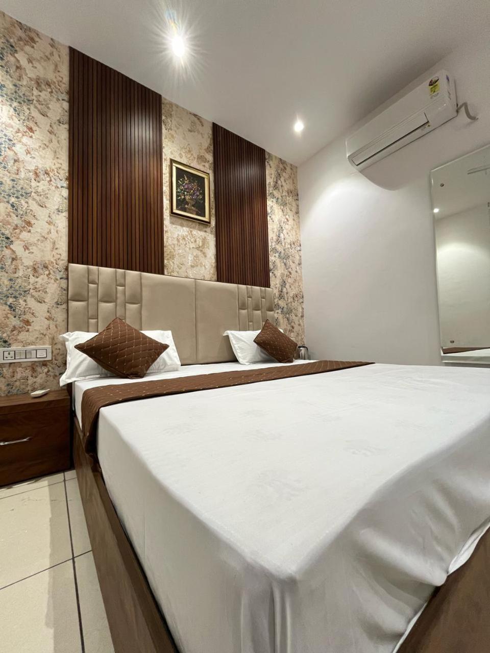 Hotel Platinum Inn Ludhiana Esterno foto