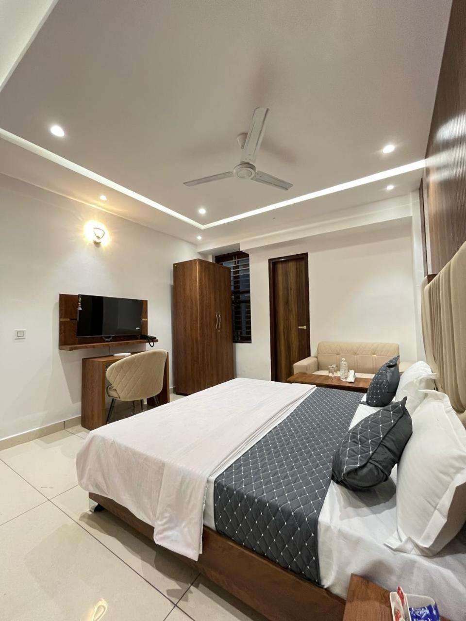Hotel Platinum Inn Ludhiana Esterno foto