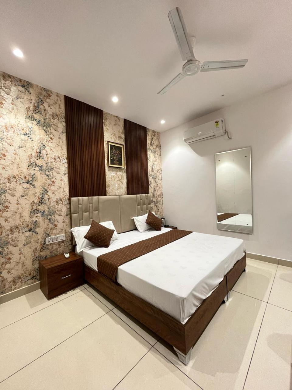 Hotel Platinum Inn Ludhiana Esterno foto